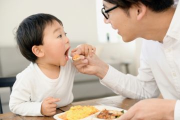 【役立つ記事付】子どもの食事を持ち込むお客、そのリスクと対処法